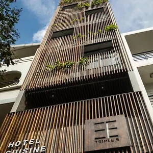 Hotel Triple E Fine Art Museum ***